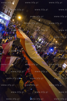 Gdańsk. Przemarsz konduktu żałobnego z trumną zamordowanego...