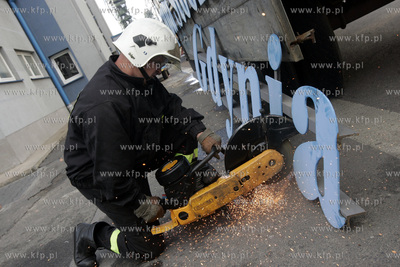 Prezes stoczni Andrzej Jaworski wraz z Karolem Guzikiewiczem...