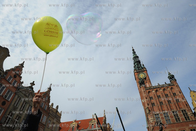 Festiwal baniek mydlanych w Gdansku na Dlugim Targu....