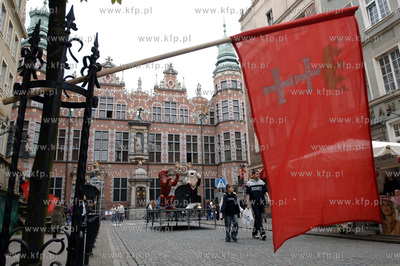 Swieto ulicy Piwnej w Gdansku, w tle Zbrojownia. 6.10.2007...