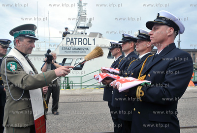 Uroczystosc nadania imienia i podniesienia bandery...