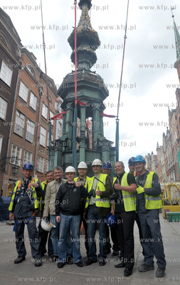 Po zdemontowaniu szczytowej czesci helmu wiezy Ratusza...