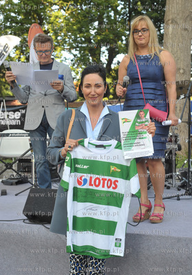 10 festyn i akcja charytatywna Zeszyt dla ucznia na...