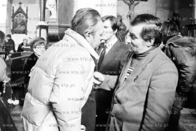 Andrzej Wajda i Lech Walesa w kosciele sw. Mikolaja...