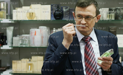 Gdansk. Centrum Handlowe Manhattan. Posel Tadeusz Cymanski...