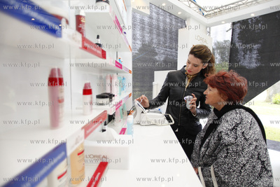 Namiot firmy Loreal na 36 Festiwalu Filmow Fabularnych...