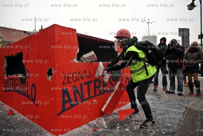 Symboliczne pozegnanie antresoli, ktora znajduje sie...