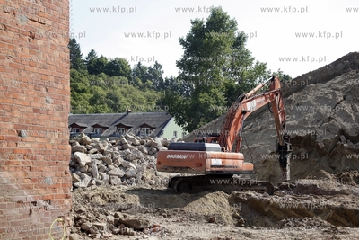 Wyburzanie wiaduktu w Dolnym Migowie pod budowe linii...