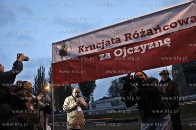 Pikieta Krucjaty Rozancowej za Ojczyzne przed koncertem...