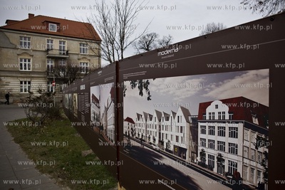 Wystawa na ogrodzeniu inwestycji przy al. Grunwaldzkiej...