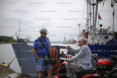 Jedne z ostatnich przepraw przez Martwą Wisłe promem...