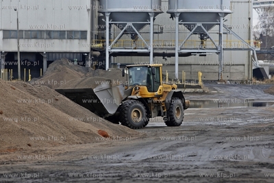 Znika hałda kruszywa z placu u zbiegu ul. Marynarki...