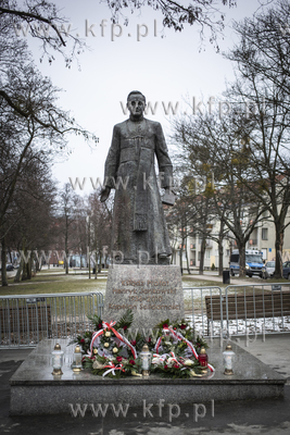 Pomnik księdza Henryka Jankowskiego powrócił na...