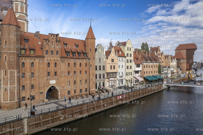 Wyremontowany fragment nabrzeża Motławy przy Długim...