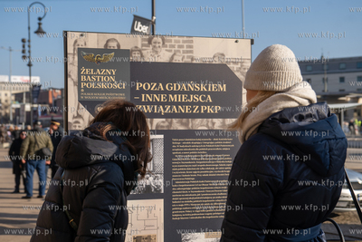 Plac przed Dworcem Głównym PKP w Gdańsku. Otwarcie...