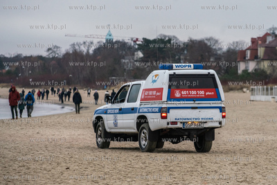 Plaża w Sopocie. Samochód WOPR. 26.02.2020 / fot....