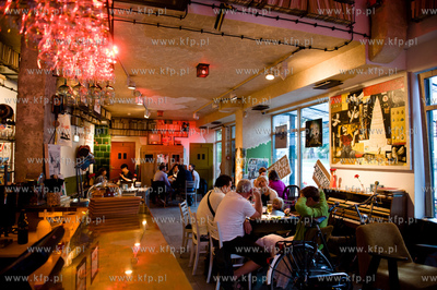 Sopot. Restauracja, bar Spoldzielnia Literacka
09.08.2011
fot....