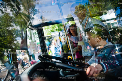 Gdansk. Petla tramwajowa w Jelitkowie. Majowka z tramwajem....