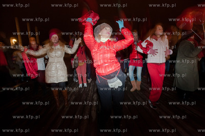 Sopot. Molo. Happening przeciw przemocy wobec kobiet,...