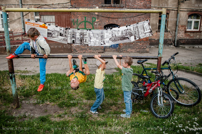 Gdansk. Podworko ulic Robotniczej i Jana z Kolna. Sasiedzi...