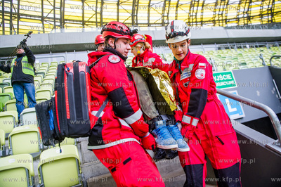 Gdansk. Stadion PGE Arena. Cwiczenia grup ratownikow...