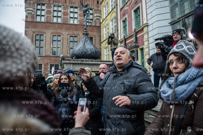 Gdansk. Dlugi Targ. Protest mieszkancow Gdanska, ktorzy...