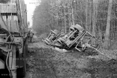 Wypadek na szosie Kwidzyn - Sztum. Na łuku jezdni...