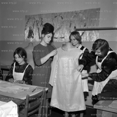 Zajęcia projektowania odzieży w szkole zawodowej....