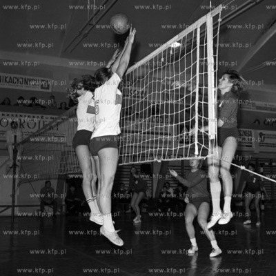 II liga siatkówki kobiet. Spotkanie Gedanii z drużyną...