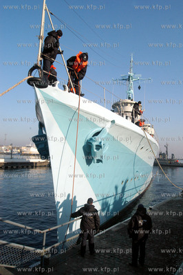 Historyczny niszczyciel ORP BLYSKAWICA wraca na  skwer...