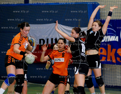 Hala MOSiR w Rumi. Play-offy w ekstraklasie pilki recznej...