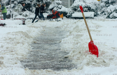 Zima w Slupsku. Nz. Odsniezanie ulic i chodnikow
24.11.2008...