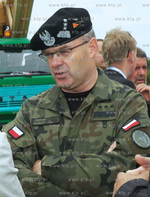 Gen. Waldemar Skrzypczak - dowodca Wojsk Ladowych....