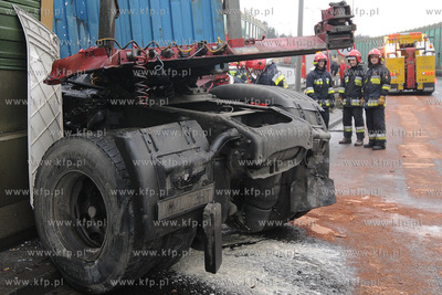 Gdynia. Z niewyjasnionych przyczyn samochod ciezarowy...