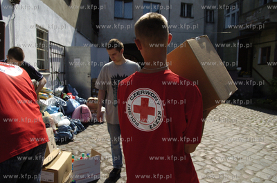 Slupsk. 24 tony darow przekazak slupski oddzial PCK...