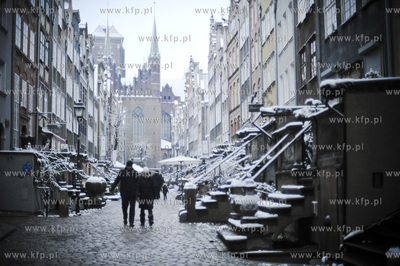 Pierwszy powazny snieg na ulicach Gdanska. Nz. Ulica...