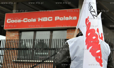 Protest pracownikow gdynskiej fabryki Coca-Coli. Pikieta...