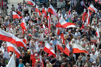 Po mszy w intencji ojczyzny z kosciola OO Redemptorystow...