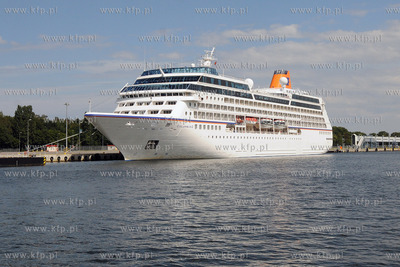 Statek wycieczkowy M/s Columbus 2 zacumowany przy Nabrzezu...