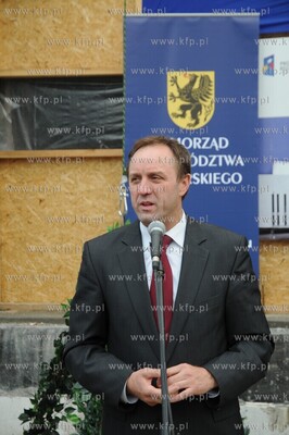 Zawieszenie wiechy na Teatrze Muzycznym w Gdyni. W...