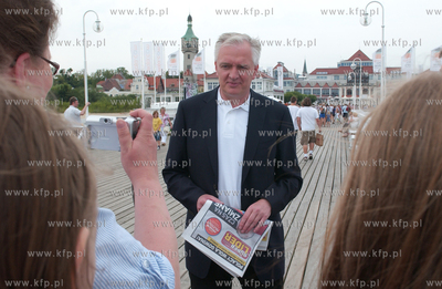 Briefing prasowy ministra Jaroslawa Gowina na sopockim...