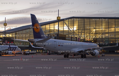 Port Lotniczy Gdansk. Nz. Airbus 320 linii Lufthansa.
01.07.2014
fot....