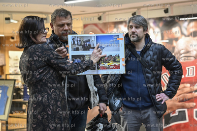 Gdańsk. C.H. Manhattan. Promocja albumu Fot. Kosycarz....