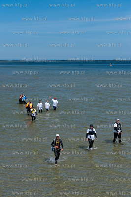 Marsz Sledzia odbywa sie Rybitwia Mielizna (Rewa Mew)...