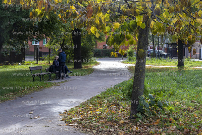 Skwer im. Ignacego Daszyńskiego położony pomiędzy...