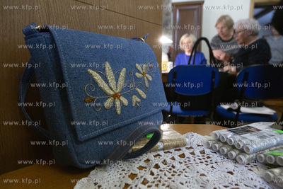 Warsztaty haftu prowadzone przez Annę Prill w Powiatowej...