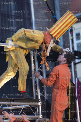 Gdańsk. Festiwal teatrów Ulicznych FETA. Mr Pejo's...