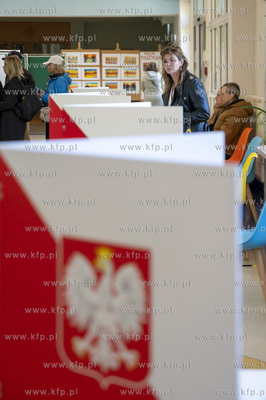 Wybory prezydenckie 2025 w Sopocie. Głosowanie w lokalu...