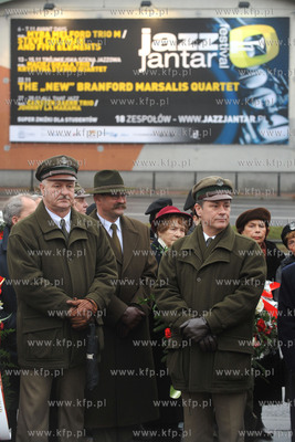 Uroczytosci Swieta Niepodleglosci pod pomnikiem Marszalka...