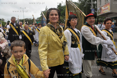 XIII Swiatowy Zjazd Kaszubow w Leborku. Barwny korowod...